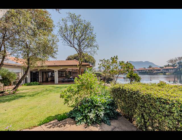 6 BEDROOM HOUSE FOR SALE IN PECANWOOD ESTATE